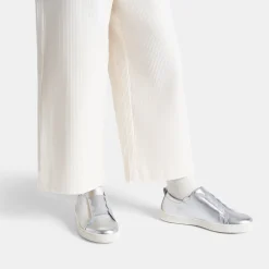 Girl comfort tennis shoes