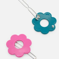 Girl pair of flower barrettes